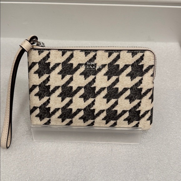 Coach Black and Cream Houndstooth corner zip Wristlet wallet - Picture 2 of 6